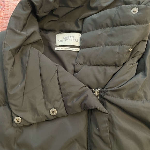 Urban Outfitters Corrine Puffer Vest - Picture 2 of 7